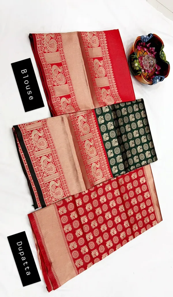 Red_And_Green_Elegant_Design_Banarasi_Silk_Half_Saree_For_Women