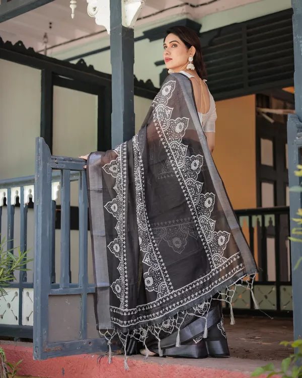 Black_Elegant_Design_Chanderi_Silk_Saree_For_Women