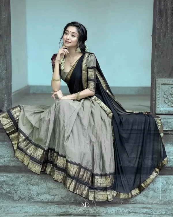 Black_Elegant_Design_Silk_Blend_Half_Saree_For_Women