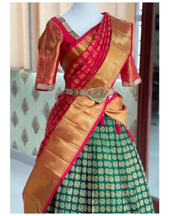 Red_And_Green_Elegant_Design_Banarasi_Silk_Half_Saree_For_Women