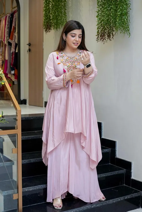 Pink_Elegant_Design_Embellished_Georgette_Kurta_Set_For_Women