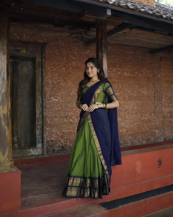 Green_And_Navy_Blue_Elegant_Design_Art_Silk_Half_Saree_For_Women