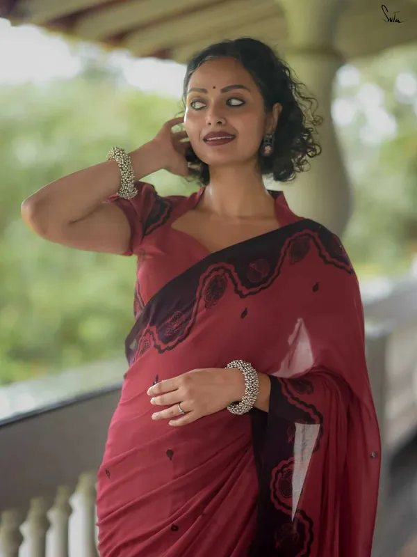 Red_Elegant_Design_Georgette_Saree_For_Women