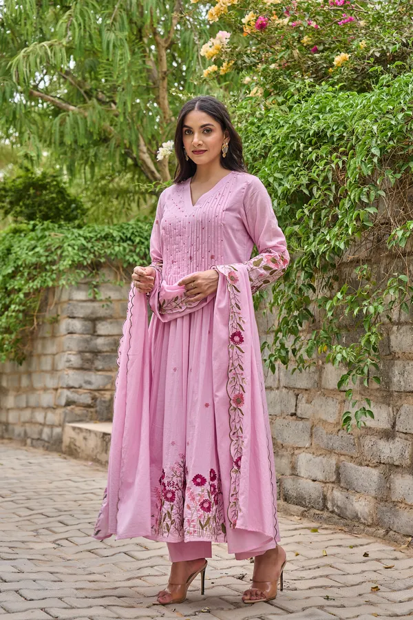 Pink_Elegant_Design_Embroidered_Georgette_Anarkali_Suit_Set_With_Dupatta_For_Women