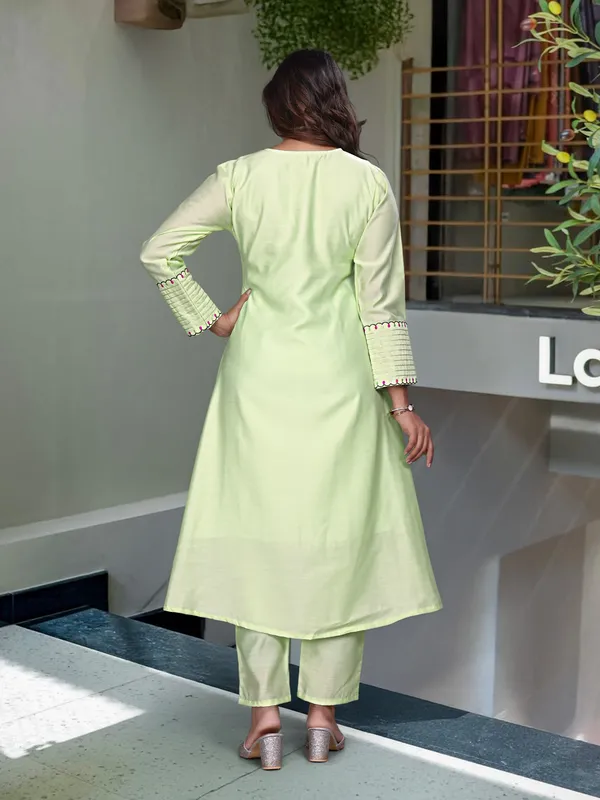 Green_Elegant_Design_Embroidered_Georgette_Anarkali_Suit_Set_With_Dupatta_For_Women