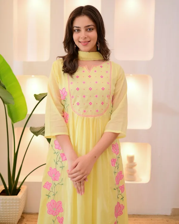 Yellow_Elegant_Design_Embroidered_Georgette_Anarkali_Suit_Set_With_Dupatta_For_Women