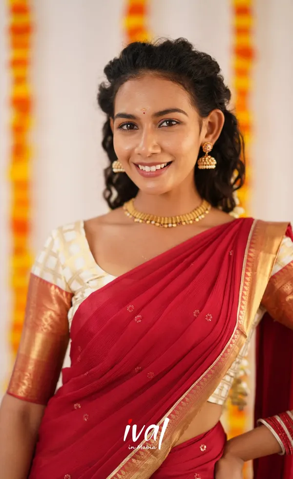 Red_And_Cream_Elegant_Design_Silk_Blend_Half_Saree_For_Women