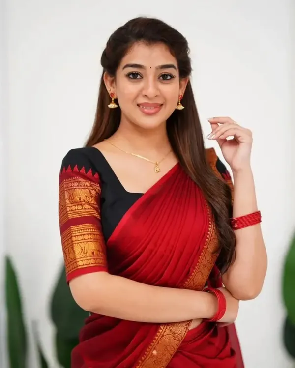Red_Elegant_Design_Silk_Blend_Half_Saree_For_Women