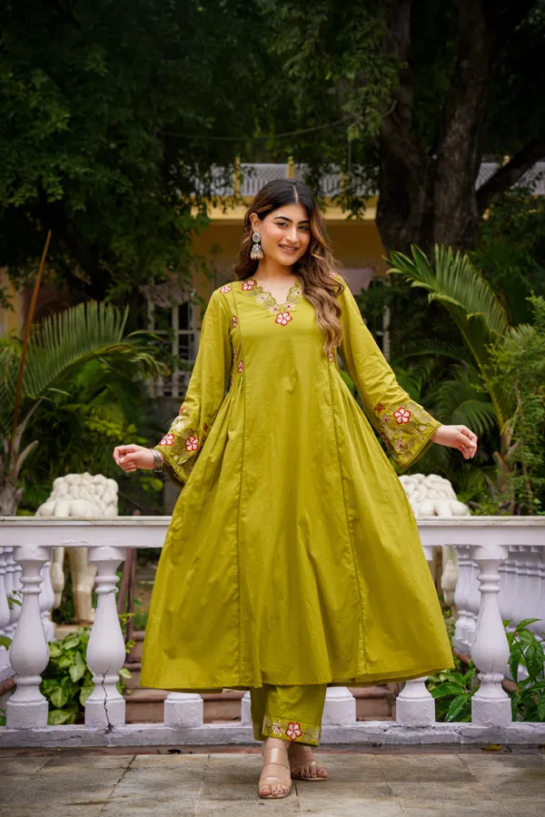 Yellow_Chanderi_Silk_Kurti_Pant_And_Dupatta_Set_For_Women