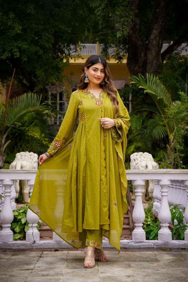 Yellow_Chanderi_Silk_Kurti_Pant_And_Dupatta_Set_For_Women