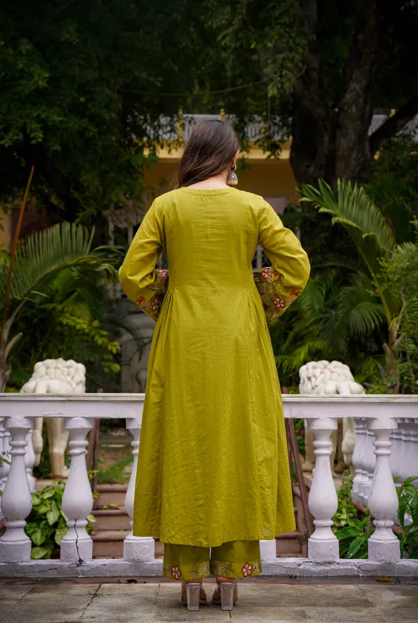 Yellow_Chanderi_Silk_Kurti_Pant_And_Dupatta_Set_For_Women