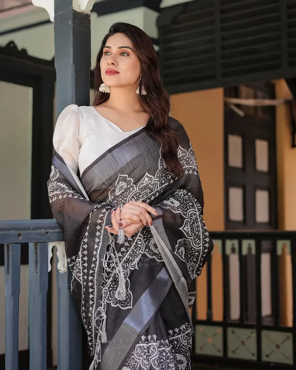 Black_Elegant_Design_Chanderi_Silk_Saree_For_Women