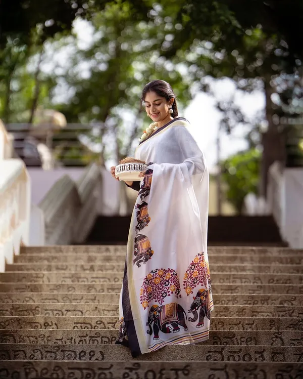 White_Elegant_Design_Linen_Blend_Saree_For_Women