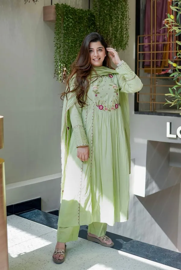 Green_Elegant_Design_Embroidered_Georgette_Anarkali_Suit_Set_With_Dupatta_For_Women