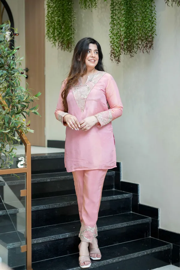 Pink_Chanderi_Silk_Kurti_Pant_And_Dupatta_Set_For_Women