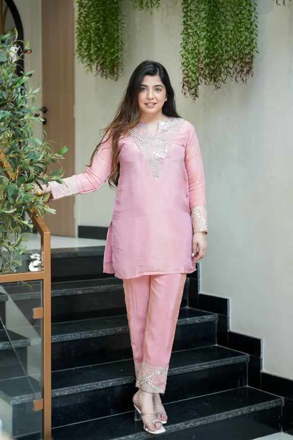 Pink_Chanderi_Silk_Kurti_Pant_And_Dupatta_Set_For_Women