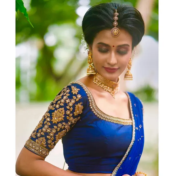 Blue_Elegant_Design_Embroidered_Brocade_Silk_Half_Saree_With_Dupatta_For_Women