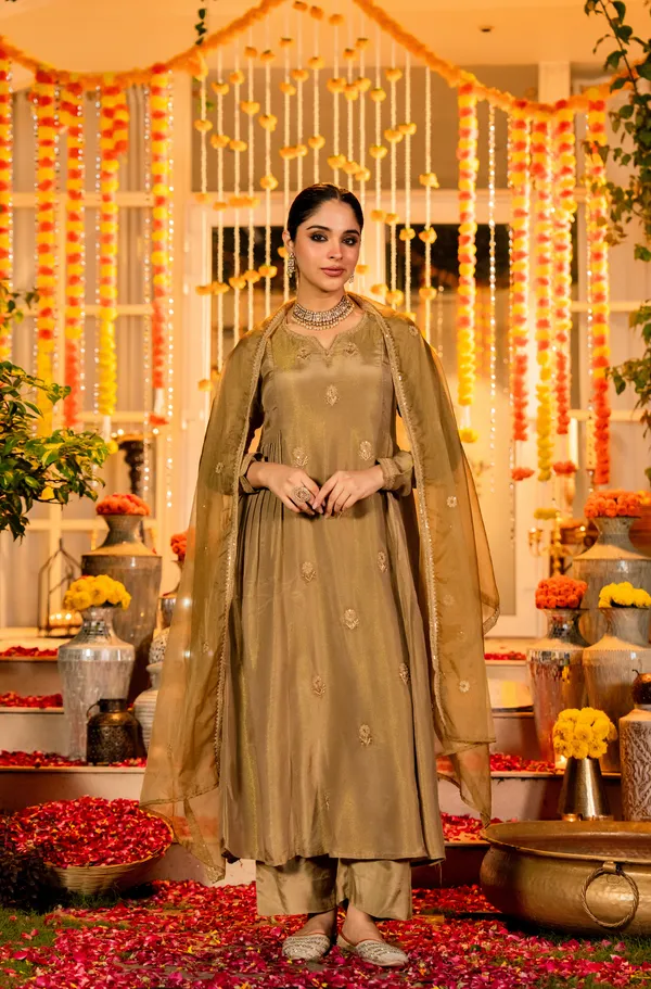 Gold_Chanderi_Silk_Kurti_Pant_And_Dupatta_Set_For_Women