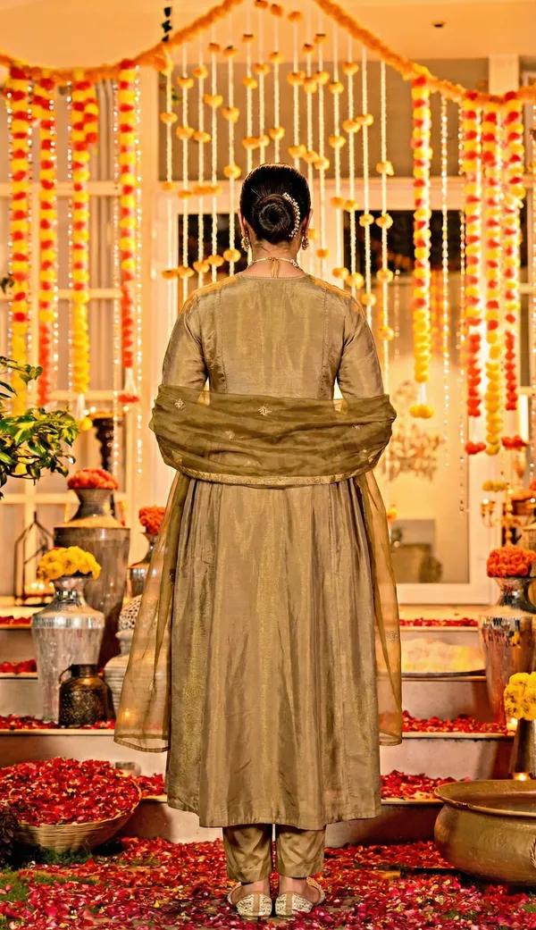 Gold_Chanderi_Silk_Kurti_Pant_And_Dupatta_Set_For_Women
