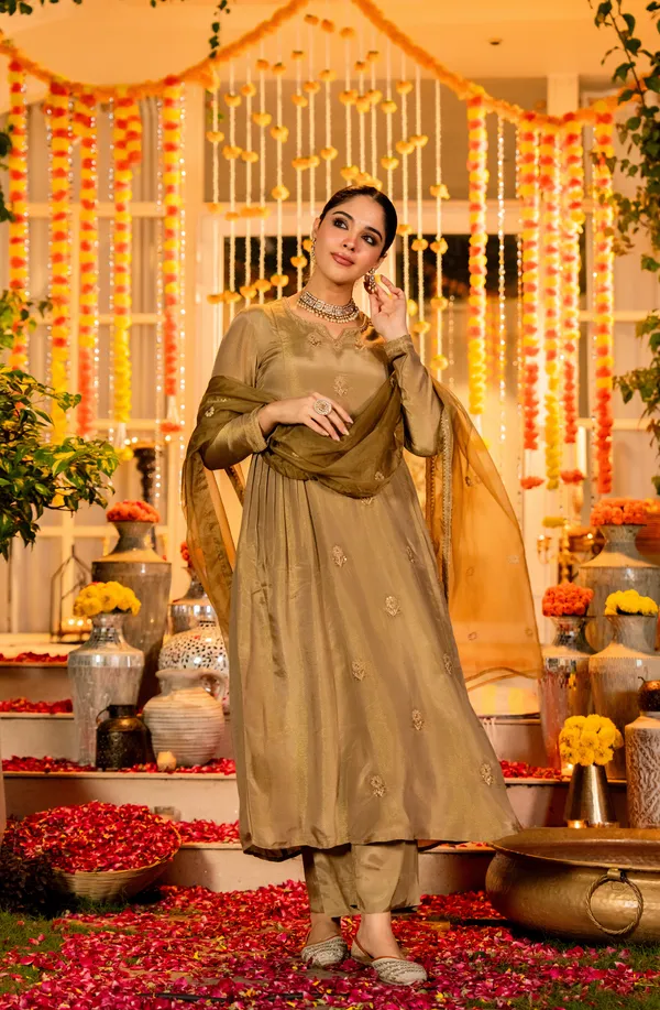 Gold_Chanderi_Silk_Kurti_Pant_And_Dupatta_Set_For_Women