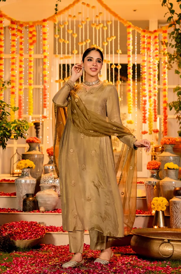 Gold_Chanderi_Silk_Kurti_Pant_And_Dupatta_Set_For_Women