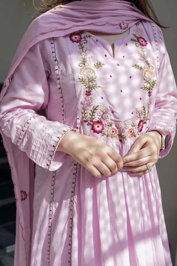 Pink_Elegant_Design_Embroidered_Georgette_Anarkali_Suit_Set_For_Women