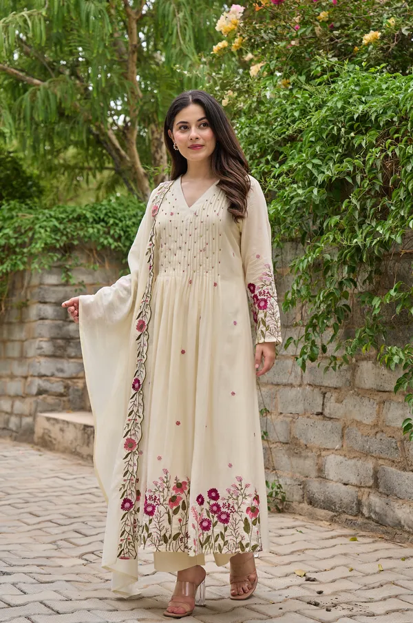 Cream_Elegant_Design_Embroidered_Georgette_Anarkali_Suit_Set_With_Dupatta_For_Women