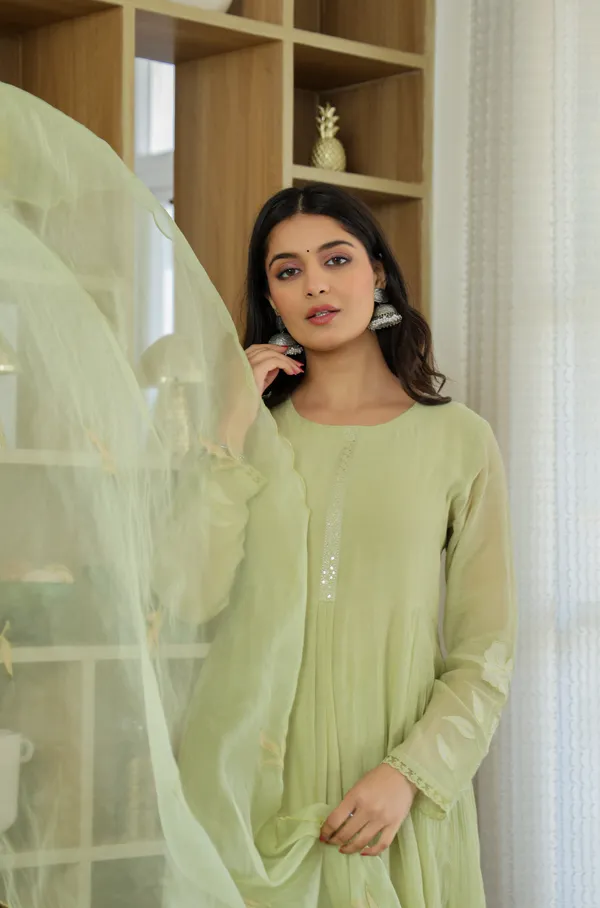 Green_Elegant_Design_Embroidered_Georgette_Anarkali_Suit_Set_With_Dupatta_For_Women