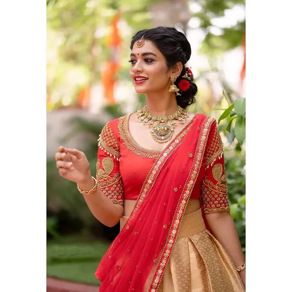 Red_Elegant_Design_Embroidered_Banarasi_Silk_Half_Saree_With_Dupatta_For_Women