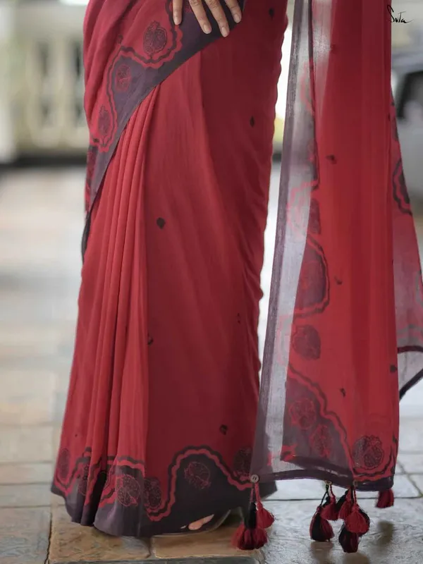Red_Elegant_Design_Georgette_Saree_For_Women