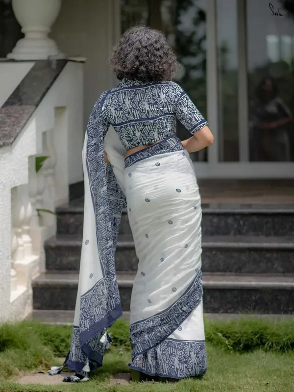 Blue_And_White_Elegant_Design_Cotton_Saree_For_Women