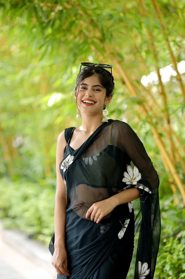 Black_Elegant_Design_Embroidered_Net_Saree_For_Women