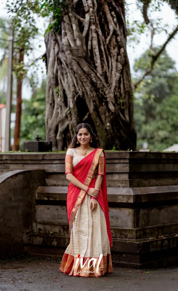 Red_And_Cream_Elegant_Design_Silk_Blend_Half_Saree_For_Women