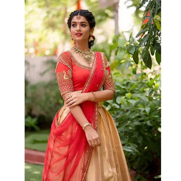 Red_Elegant_Design_Embroidered_Banarasi_Silk_Half_Saree_With_Dupatta_For_Women