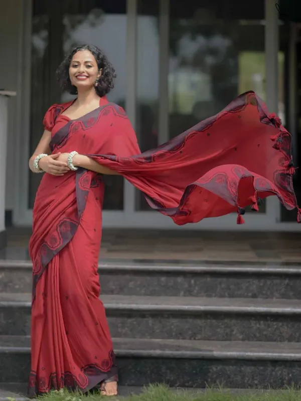 Red_Elegant_Design_Georgette_Saree_For_Women
