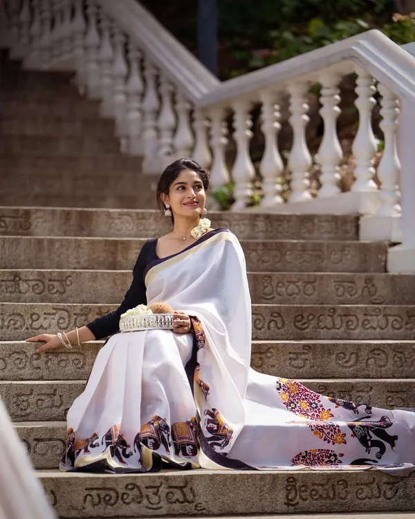White_Elegant_Design_Linen_Blend_Saree_For_Women