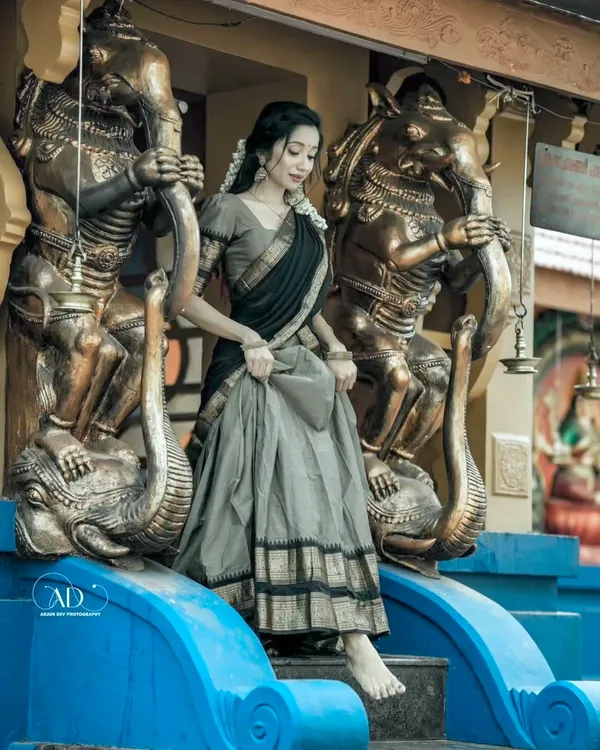 Black_Elegant_Design_Silk_Blend_Half_Saree_For_Women