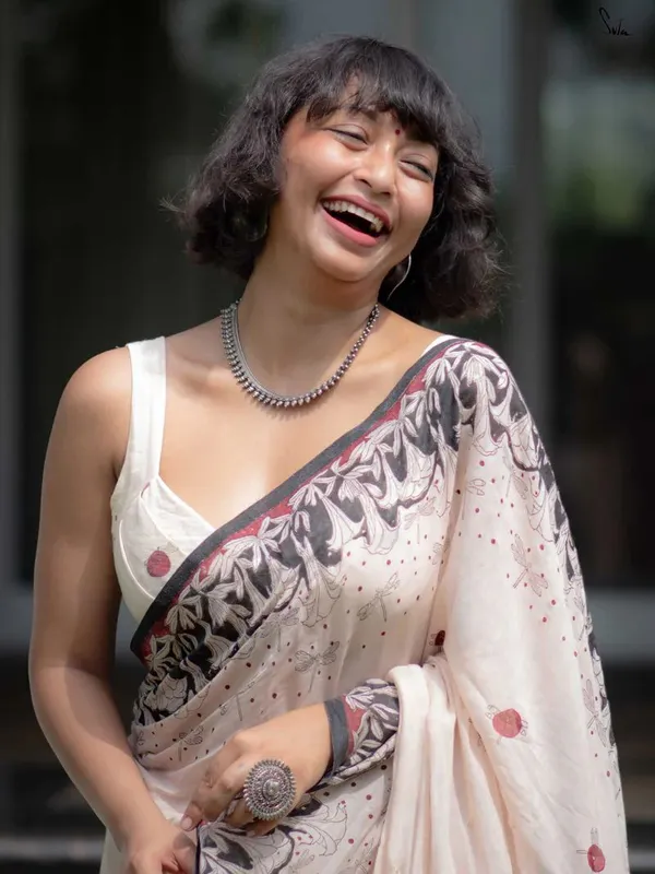Cream_Elegant_Design_Embroidered_Net_Saree_For_Women