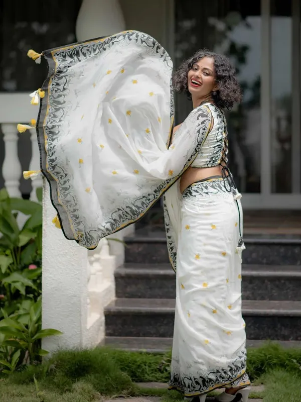 White_Elegant_Design_Linen_Saree_For_Women