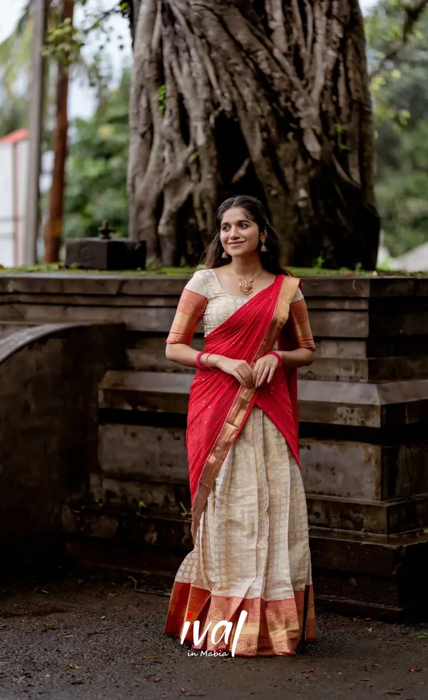 Red_And_Cream_Elegant_Design_Silk_Blend_Half_Saree_For_Women