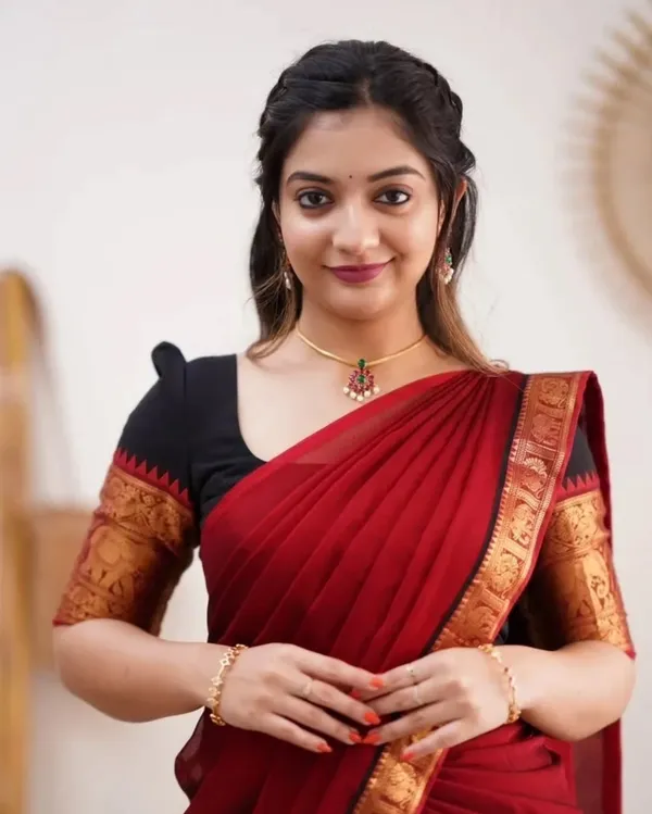 Red_Elegant_Design_Silk_Blend_Half_Saree_For_Women