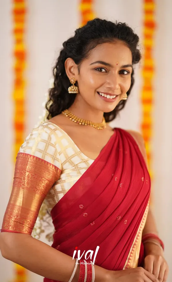 Red_And_Cream_Elegant_Design_Silk_Blend_Half_Saree_For_Women