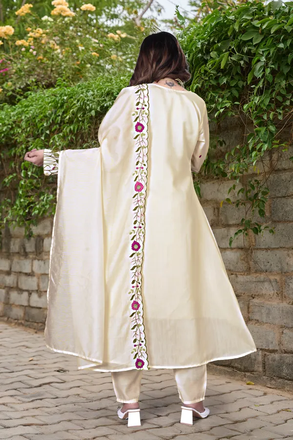 Cream_Elegant_Design_Embroidered_Georgette_Anarkali_Suit_Set_With_Dupatta_For_Women
