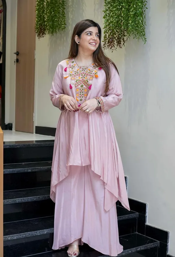 Pink_Elegant_Design_Embellished_Georgette_Kurta_Set_For_Women