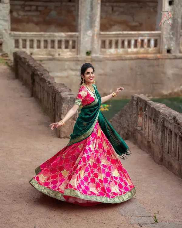 Pink_And_Green_Elegant_Design_Brocade_Silk_Half_Saree_With_Dupatta_For_Women