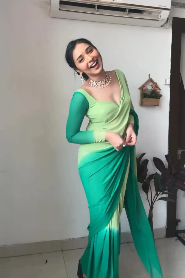 Green_Elegant_Design_Chiffon_Saree_For_Women