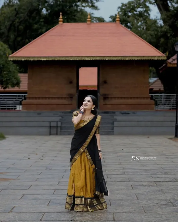 Black_And_Mustard_Elegant_Design_Silk_Blend_Half_Saree_For_Women