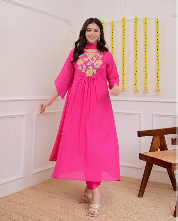 Pink_Elegant_Design_Embroidered_Georgette_Anarkali_Suit_Set_For_Women