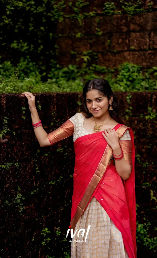 Red_And_Cream_Elegant_Design_Silk_Blend_Half_Saree_For_Women