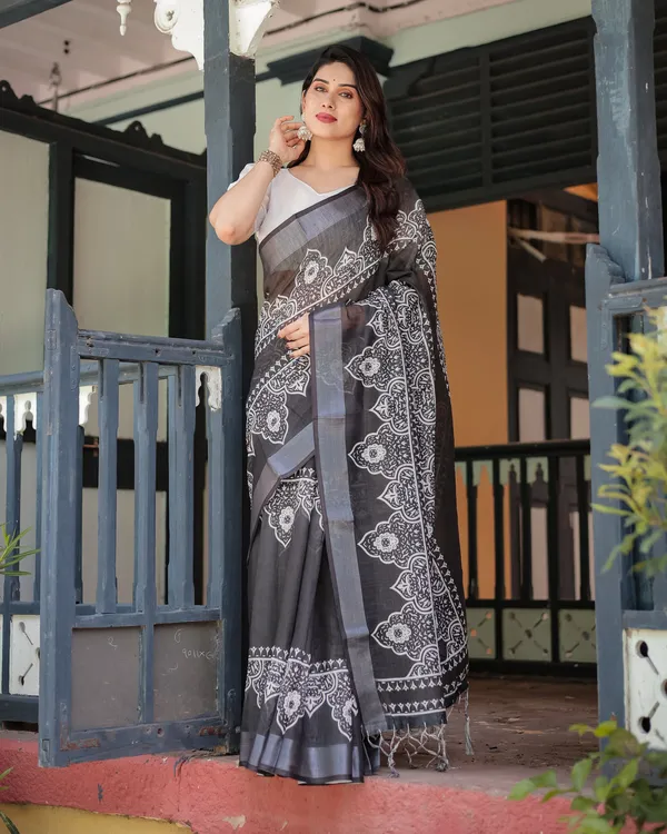 Black_Elegant_Design_Chanderi_Silk_Saree_For_Women